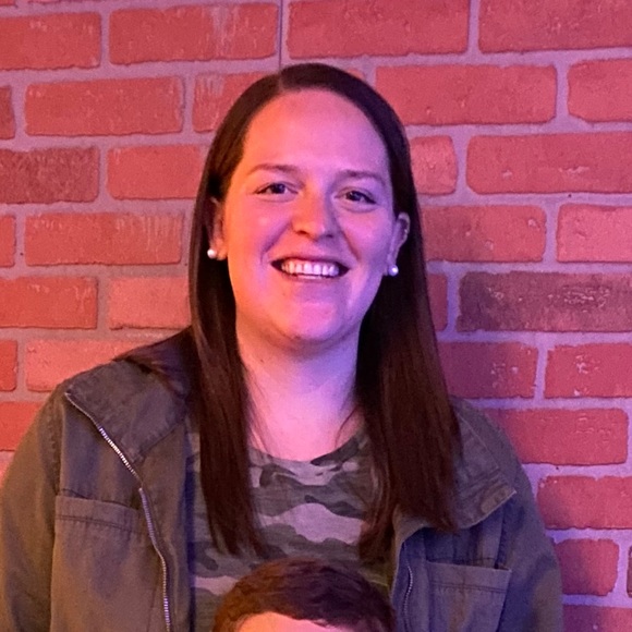 Meet your Posher, Caitlin - Picture 1 of 1